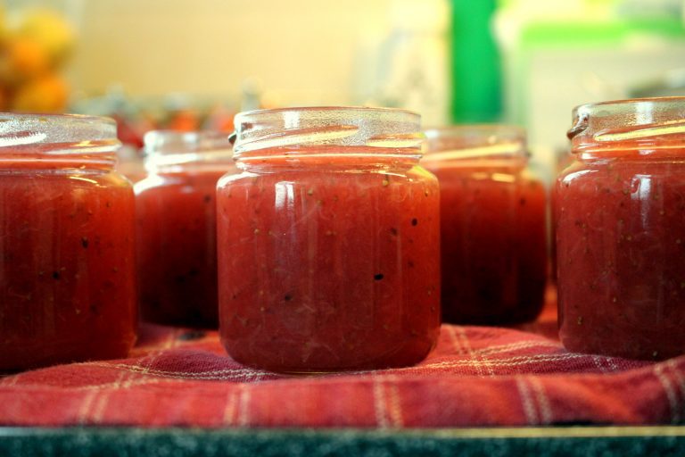 Erdbeer-Kiwi Konfituere mit Whiskey - Strawberry-Kiwi Jam with Whiskey