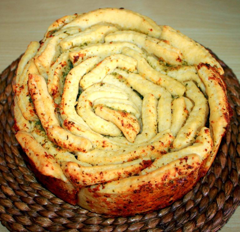 Knoblauch-Rosenbrot - Garlic Rose Bread