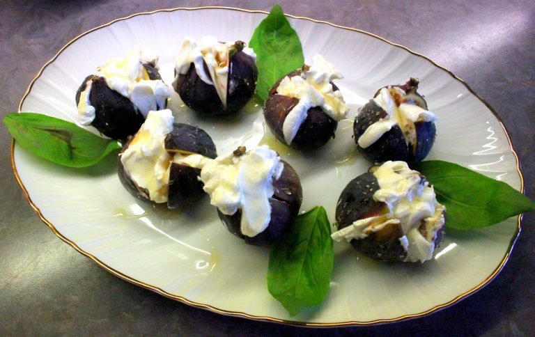 Feigen Mit Ziegenkaese Und Honig - Figs With Goat Cheese And Honey