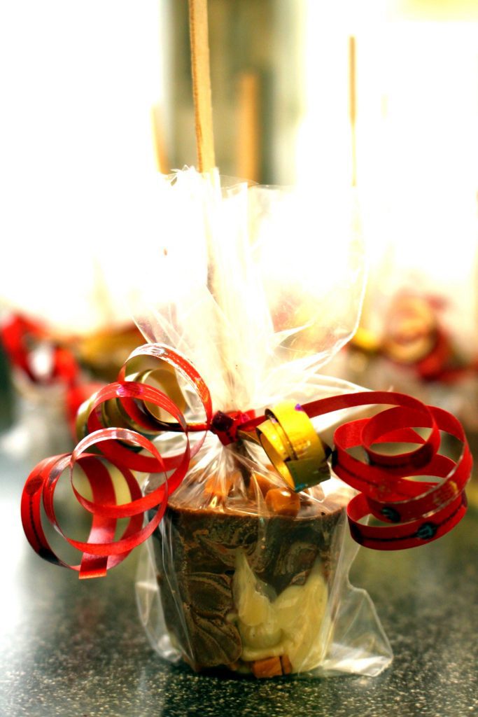 Selbstgemachte Kakao Lollipops als Geschenk