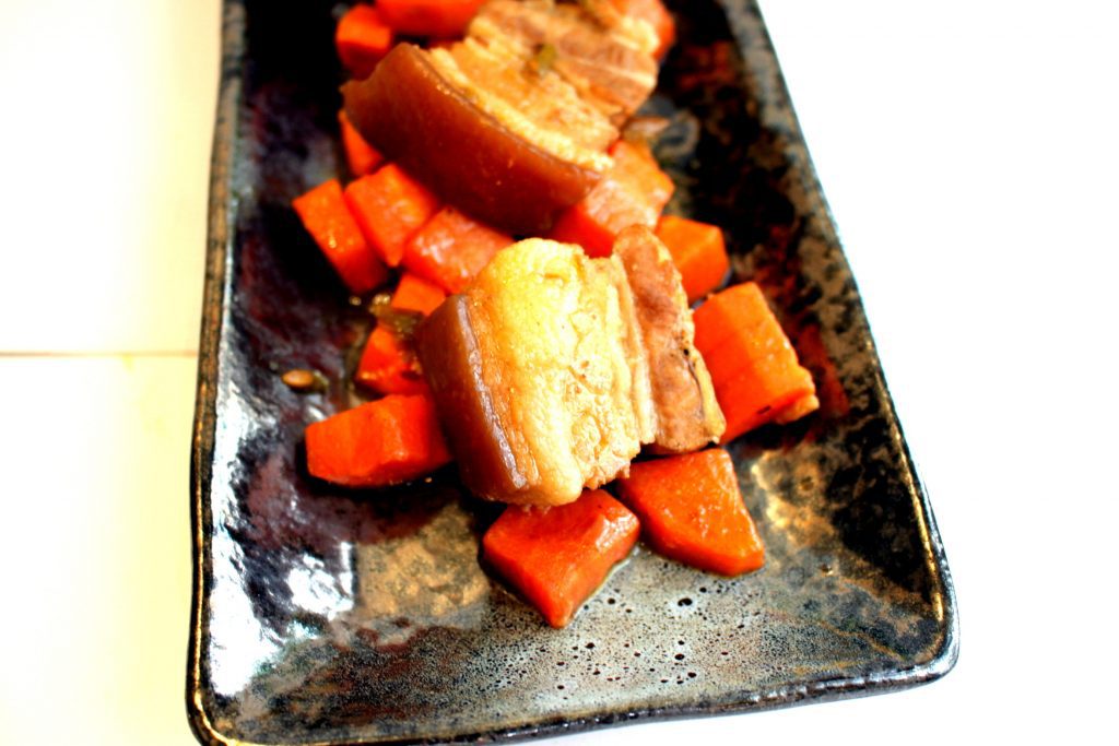 Schweinebauch mit Karotten