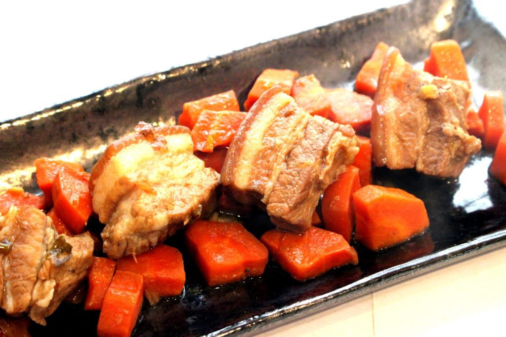 Schweinebauch mit Karotten
