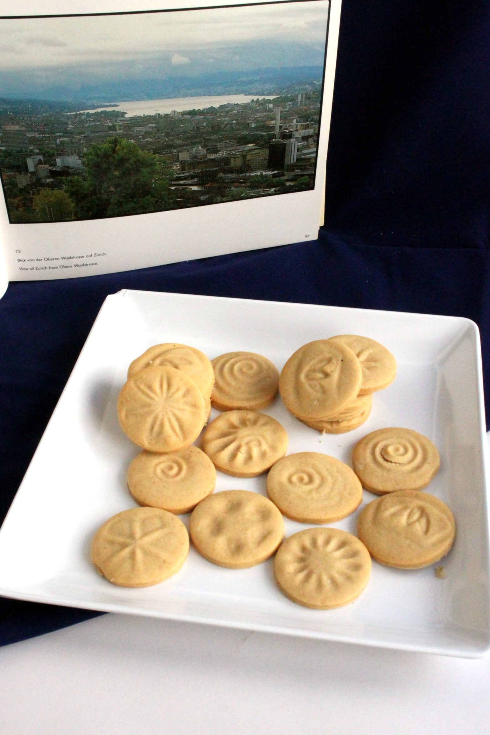 Züri Tirggel – Traditional Swiss Cookies