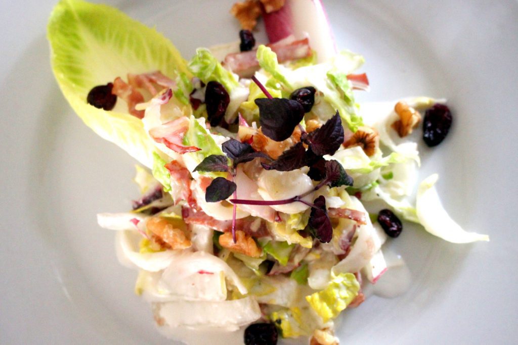 Chicorée Salat mit Speck und Parmesan Dressing