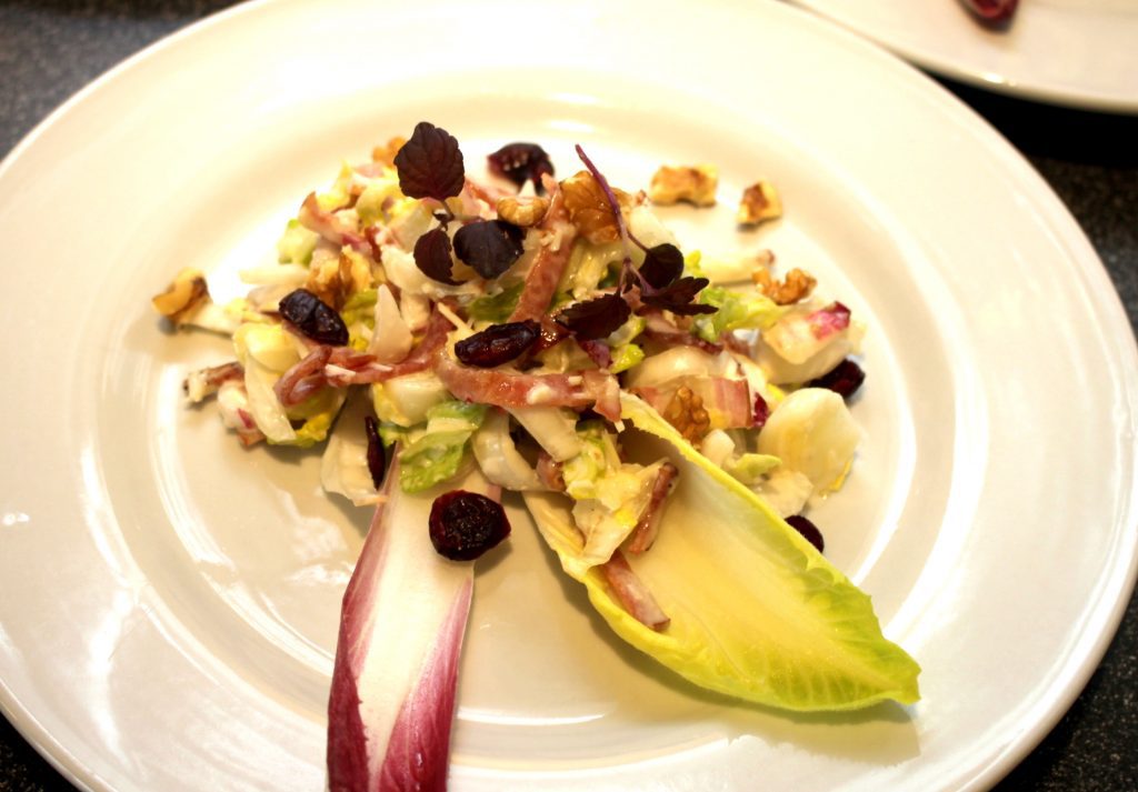 Chicorée Salat mit Speck und Parmesan Dressing