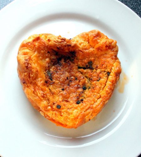 Deftige Käse-Herzchen für den Valentinstag – Cheese Hearts for Valentine‘s Day