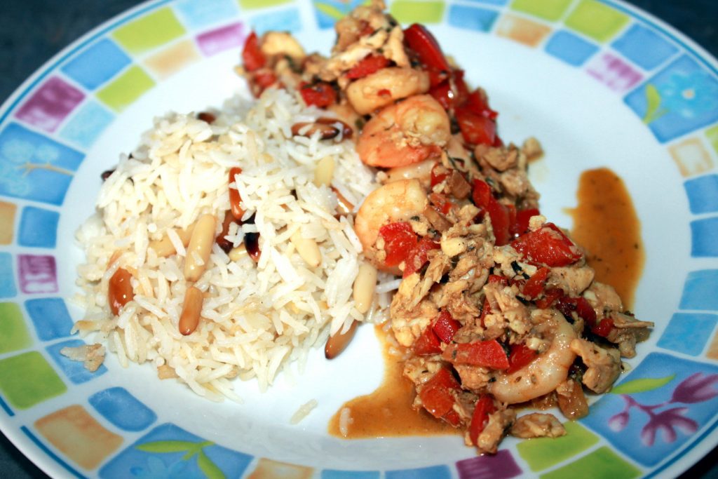 Fisch Ragout mit Pinienkern-Reis