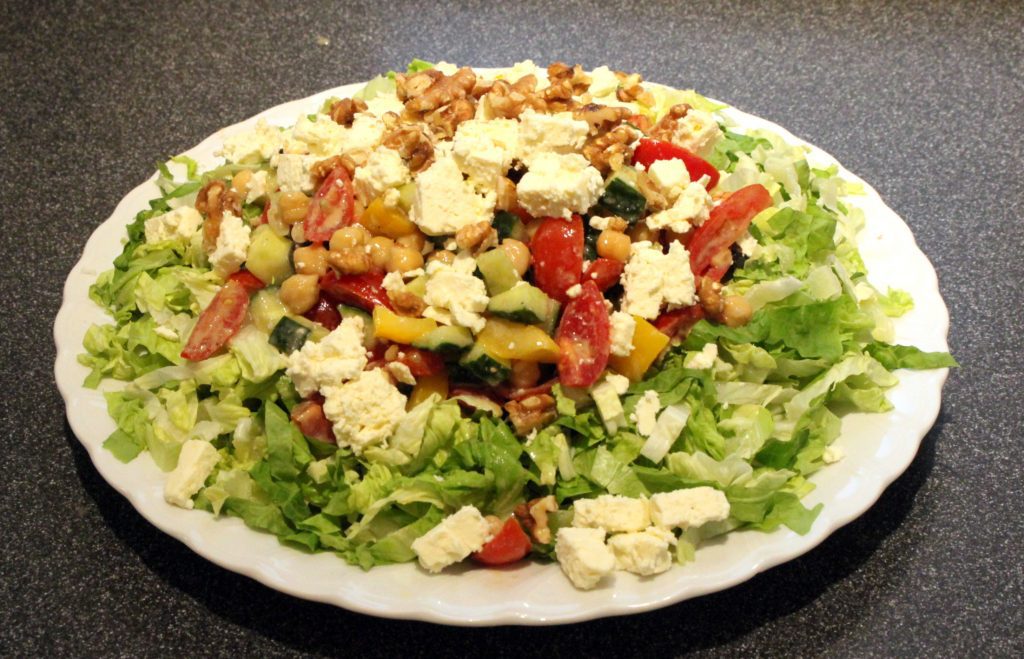 Moderner griechischer Salat