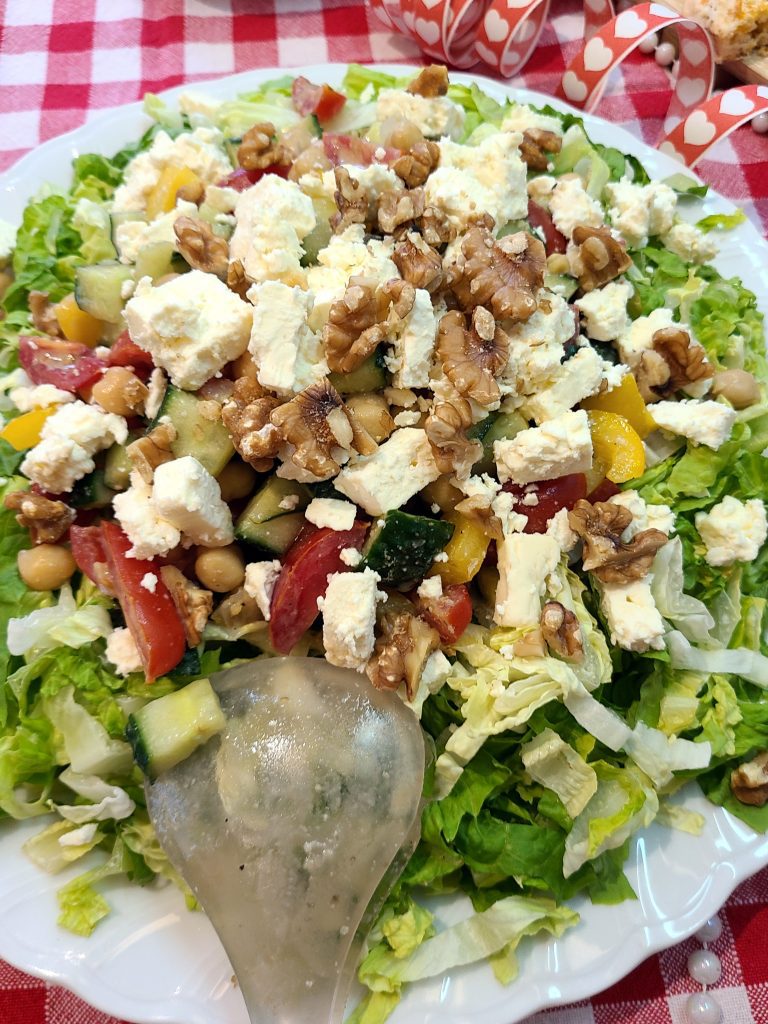 Moderner griechischer Salat