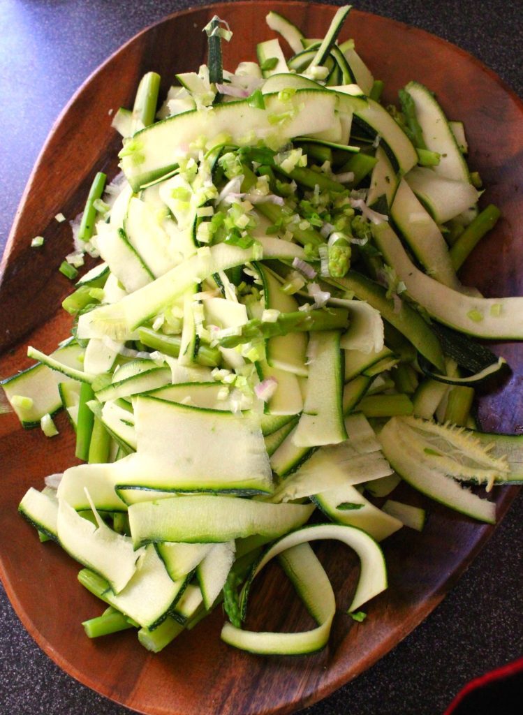 Zucchini und Spargel Salat