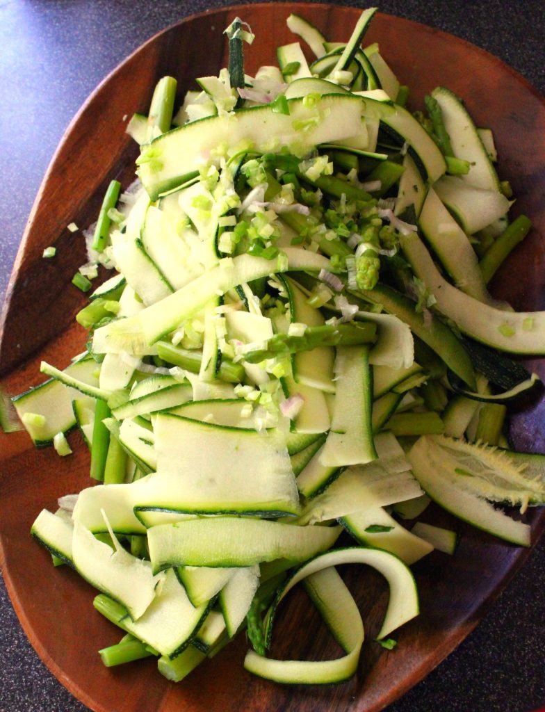 Zucchini und Spargel Salat