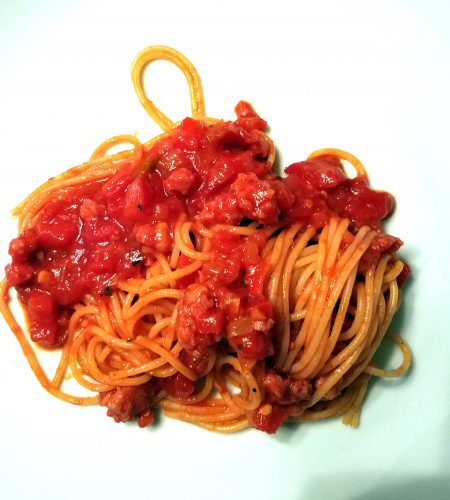 Spaghetti mit feiner Wurst-Peperoni Tomatensauce – Spaghetti with nice Tomato Sauce with Sausage and Capsicum