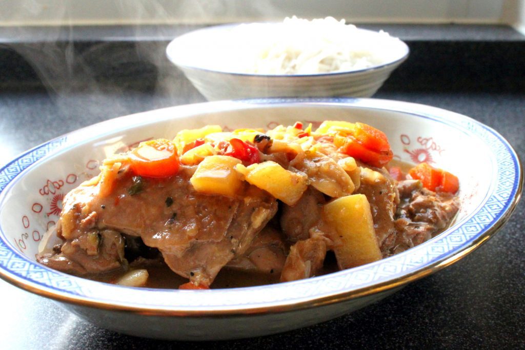 Adobo inspiriertes Hühnerfleisch mit Kokosnuss Milch