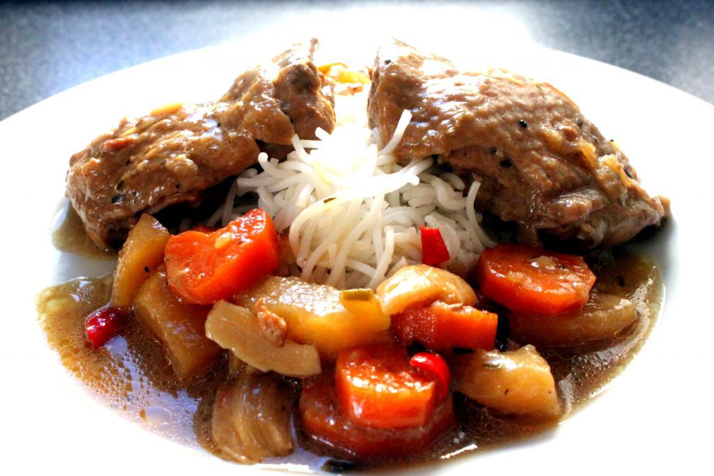 Adobo inspiriertes Hühnerfleisch mit Kokosnuss Milch