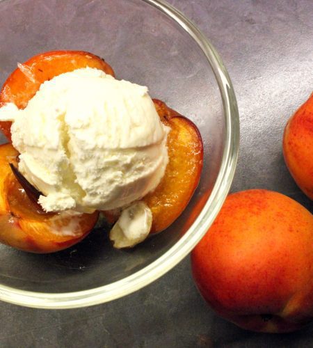 Gebackene Aprikosen mit Eis – Baked Apricots with Ice-Cream