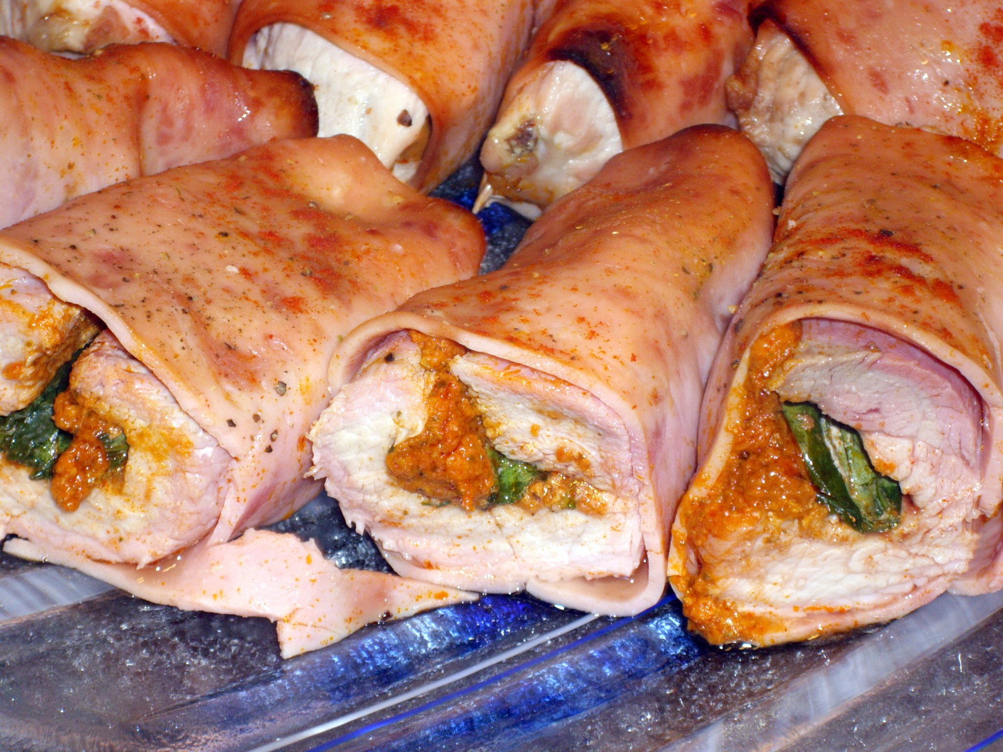 Gefüllte Schweineplätzchen im Schinken Mantel – Stuffed Pork Escallops ...