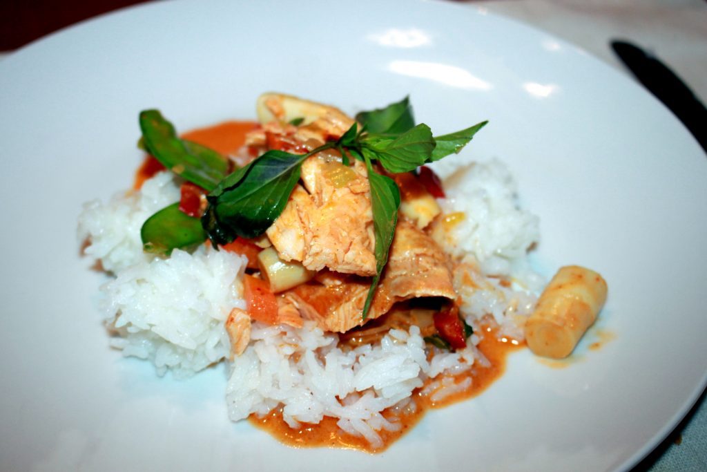 Thai Lachs und Gemüse Curry
