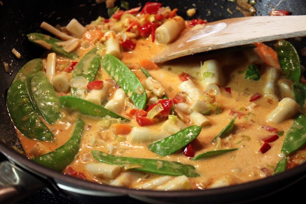 Thai Lachs und Gemüse Curry