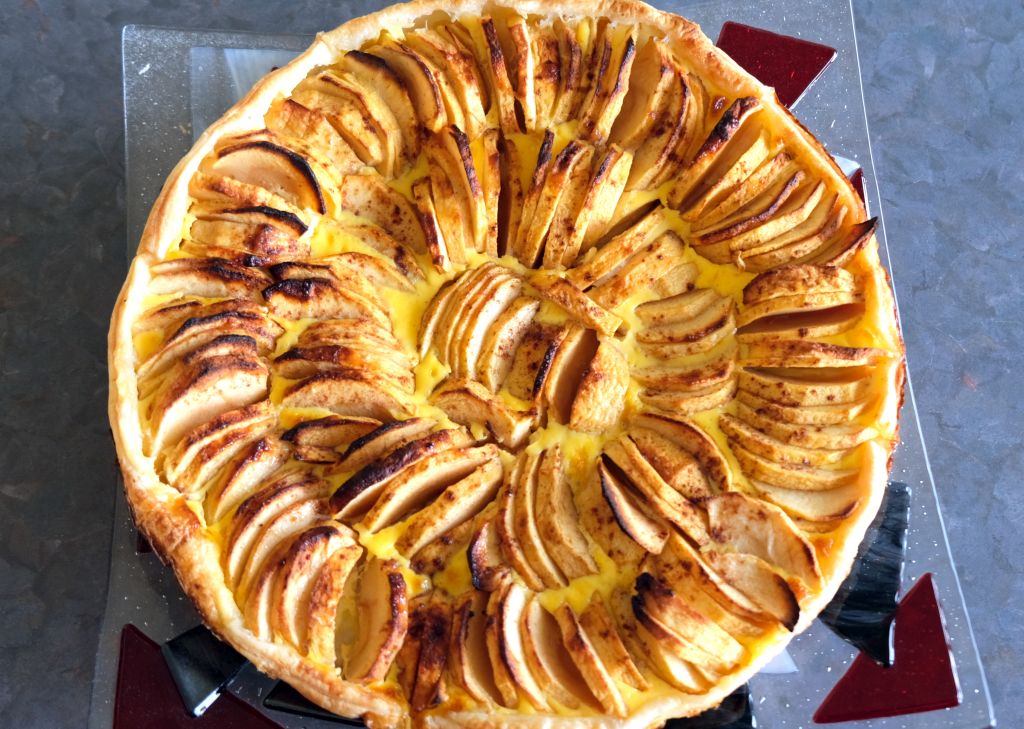 Öpfel Wähe – Apple Pie – Traditional Swiss Fruit Pie - Pane-Bistecca