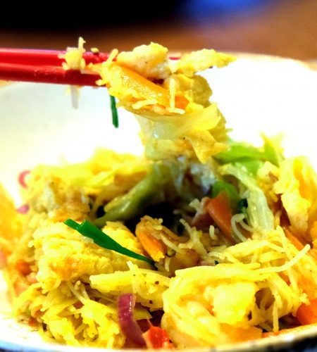 Singapore-Style Noodles, ein Gericht, das den falschen Namen trägt – Singapore-Style Noodles, a dish with the wrong name