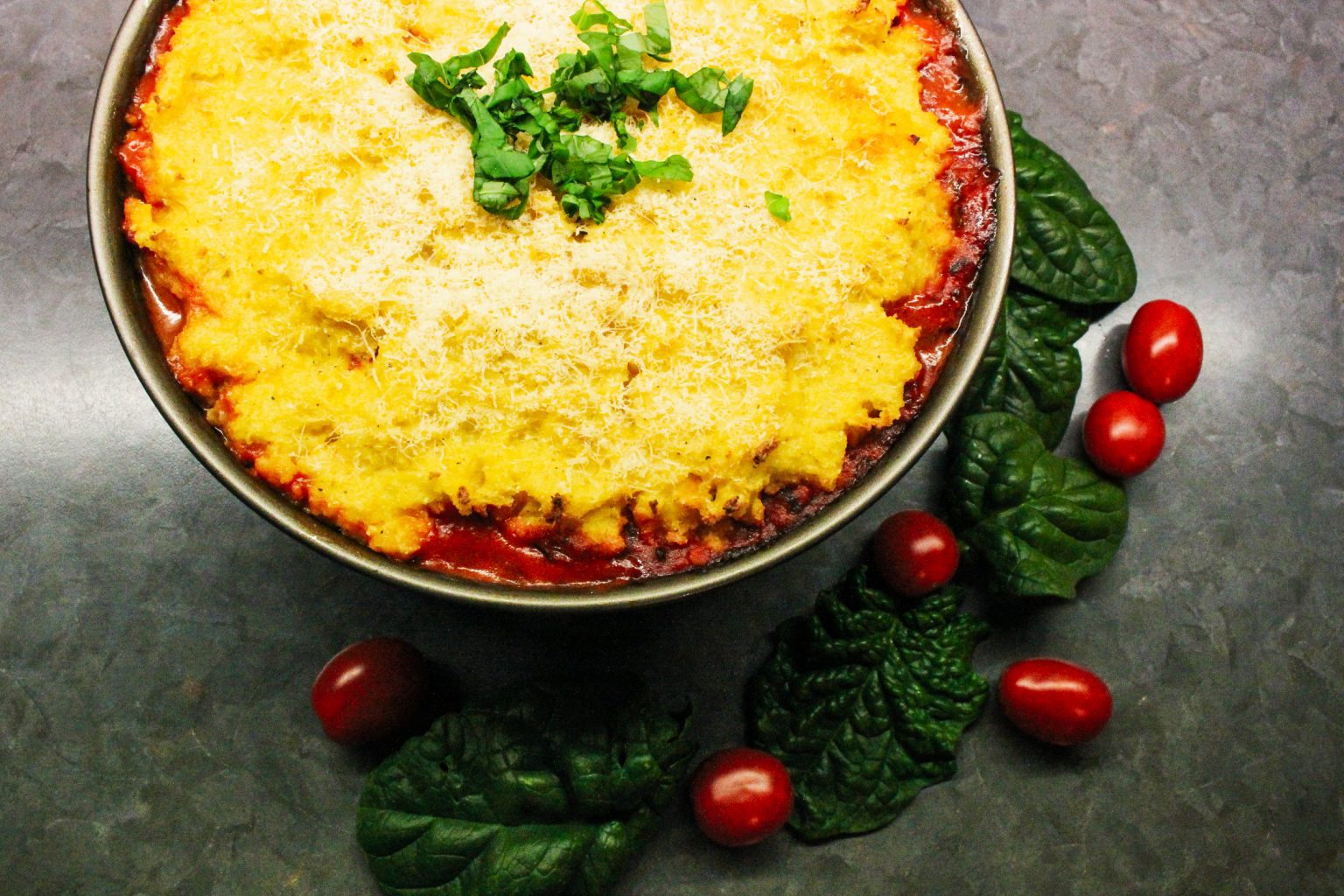 Polenta Kuchen mit Wurstfüllung