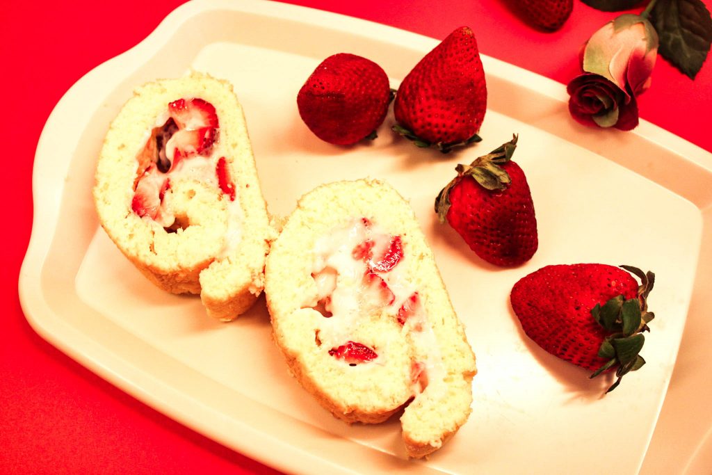 Roulade mit Erdbeeren Füllung