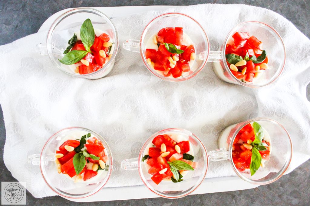 Caprese Salat mit Mozzarella Schaum