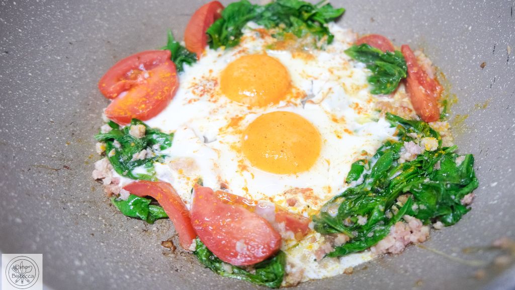 Breakfast Eggs on Spinach