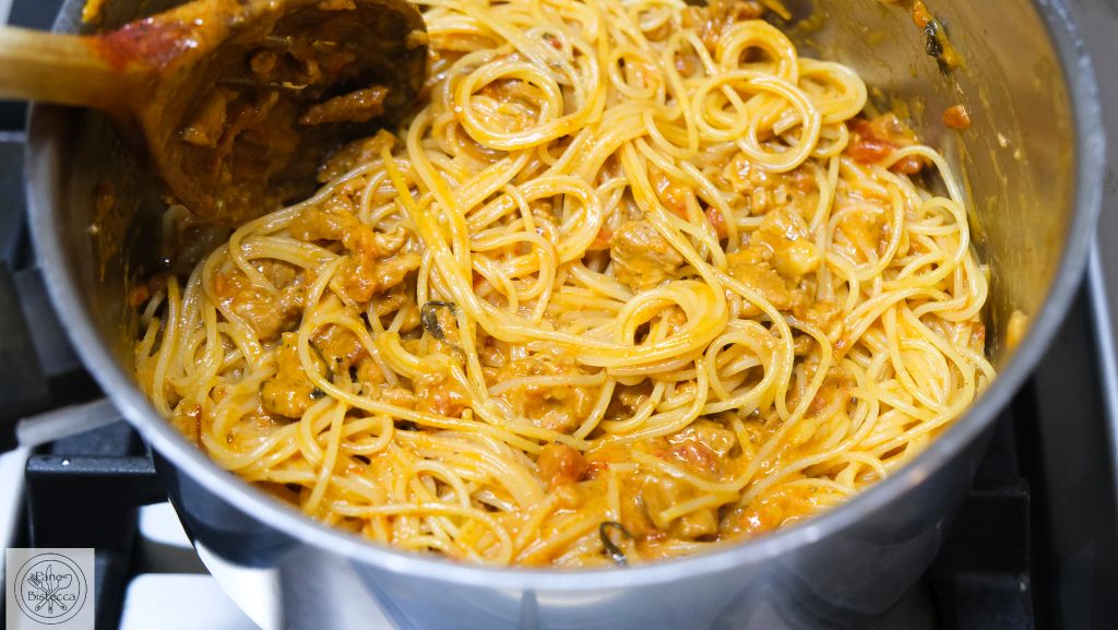 Spaghetti mit Bauchspeck und Blauschimmel-Käse
