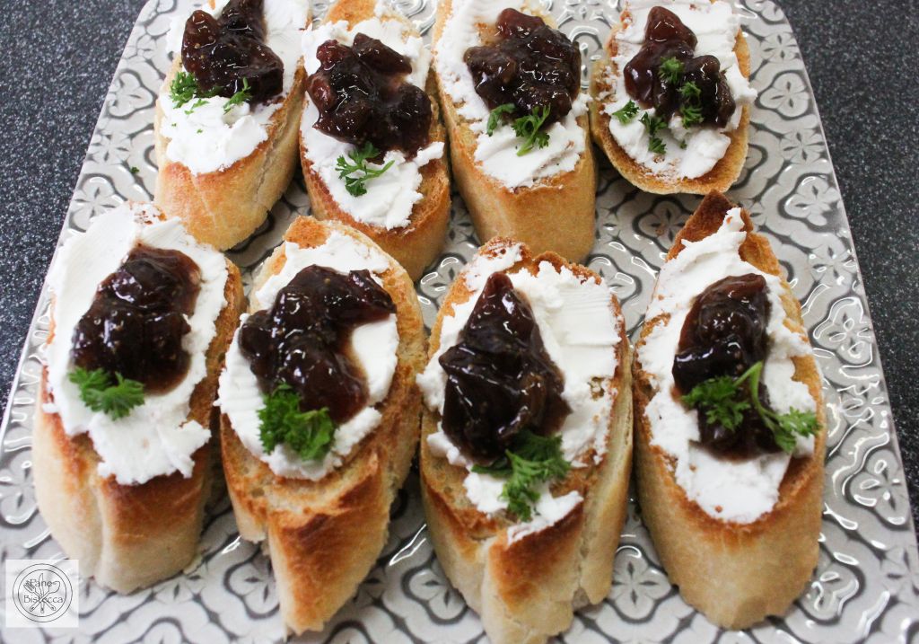 Schafkäse Crostini mit Feigenkonfitüre