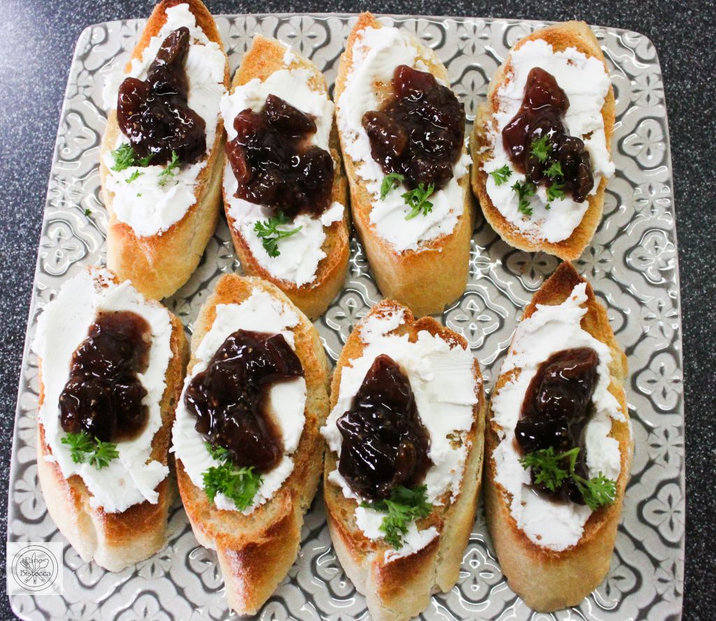 Schafkäse Crostini mit Feigenkonfitüre 