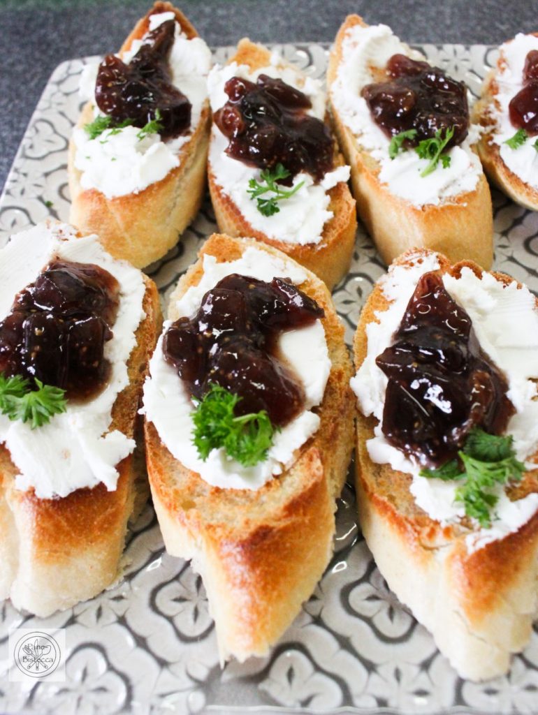 Schafkäse Crostini mit Feigenkonfitüre