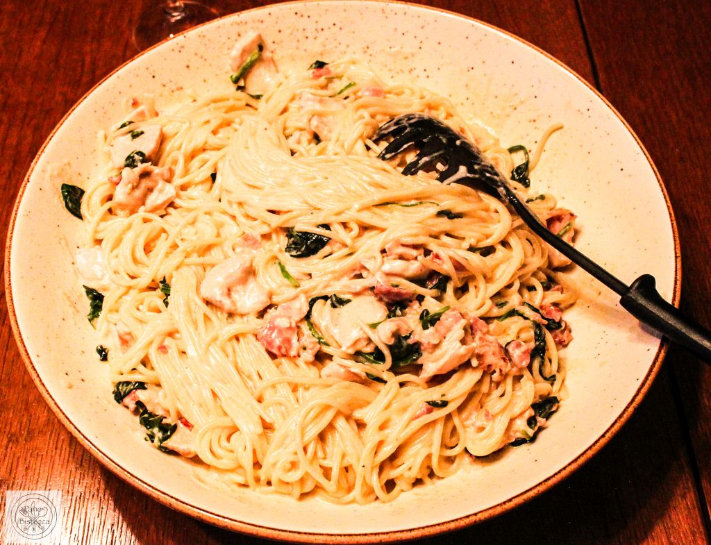 Spaghetti mit Speck und Huhn