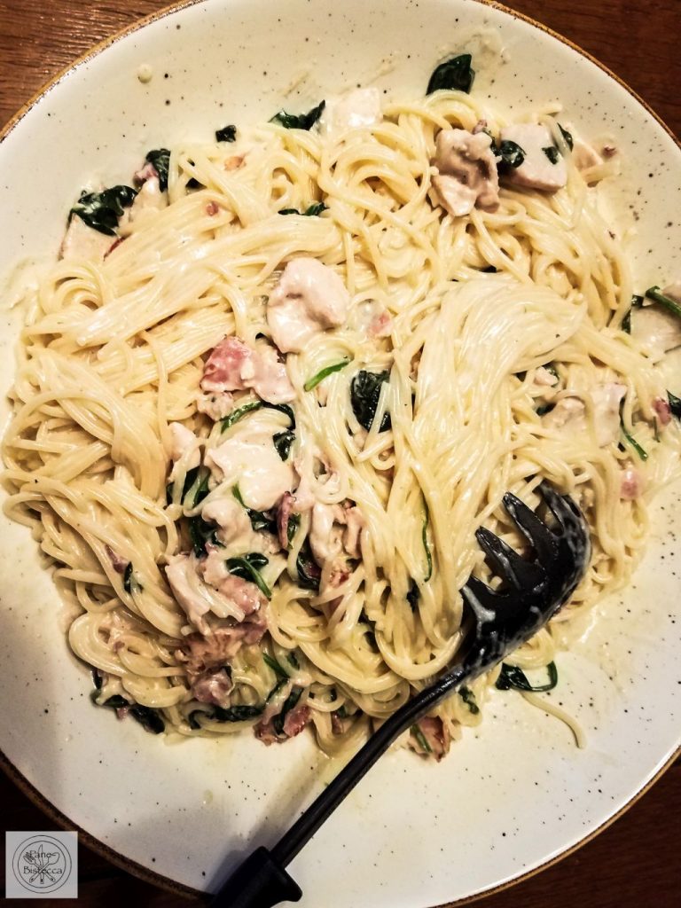 Spaghetti mit Speck und Huhn