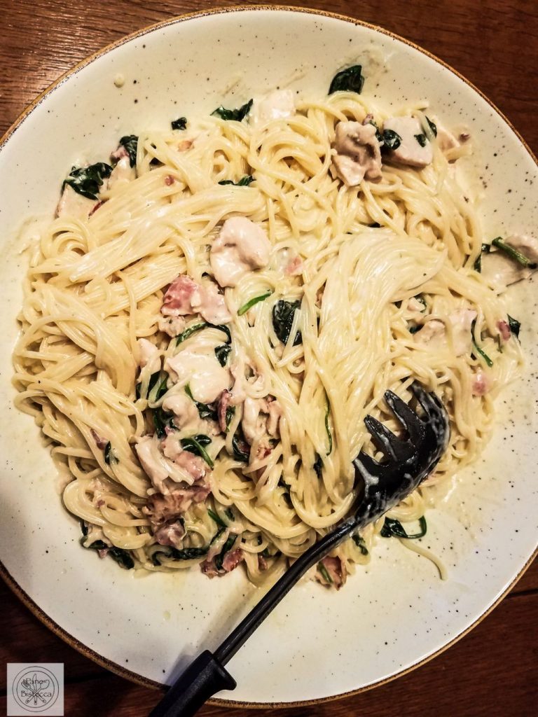 Spaghetti mit Speck und Huhn