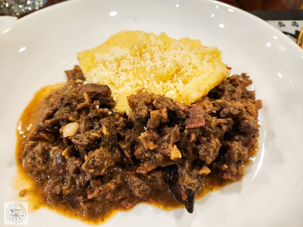 Polenta mit Fleisch-Gemüse Sauce