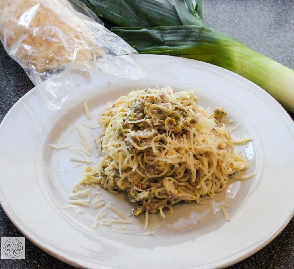 Pasta mit Lauch-Schweinefleisch Sauce