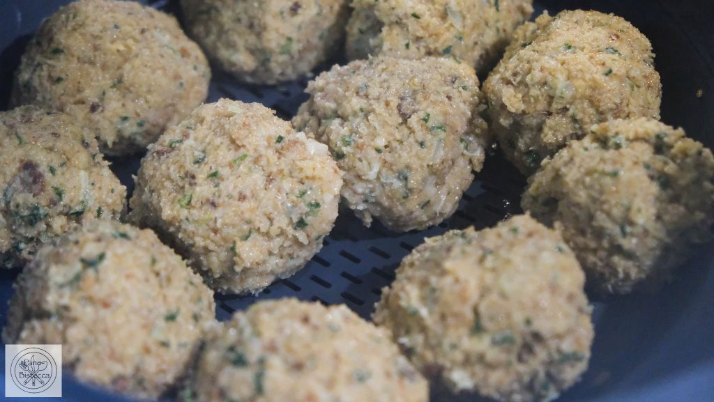 Ruchbrot-Knödel mit Pilz-Hackfleisch Sauce