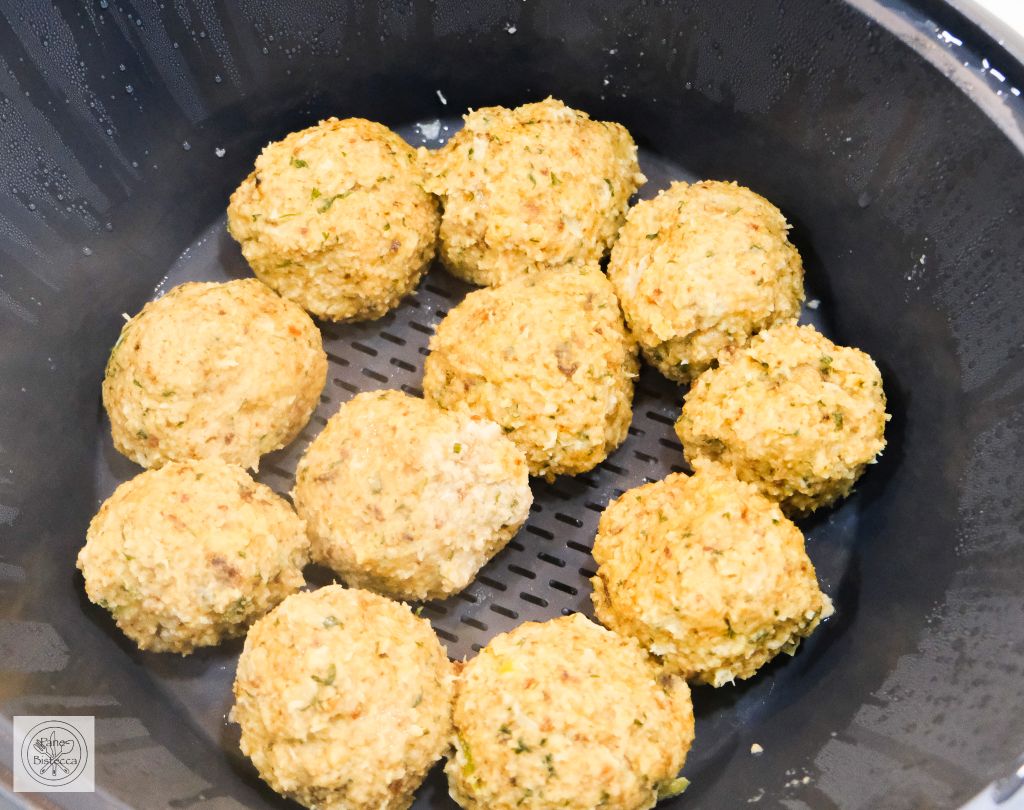 Ruchbrot-Knödel mit Pilz-Hackfleisch Sauce