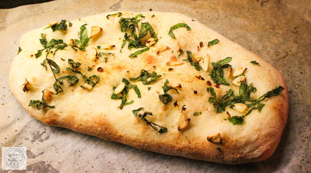 Knoblauch-Basilikum Focaccia