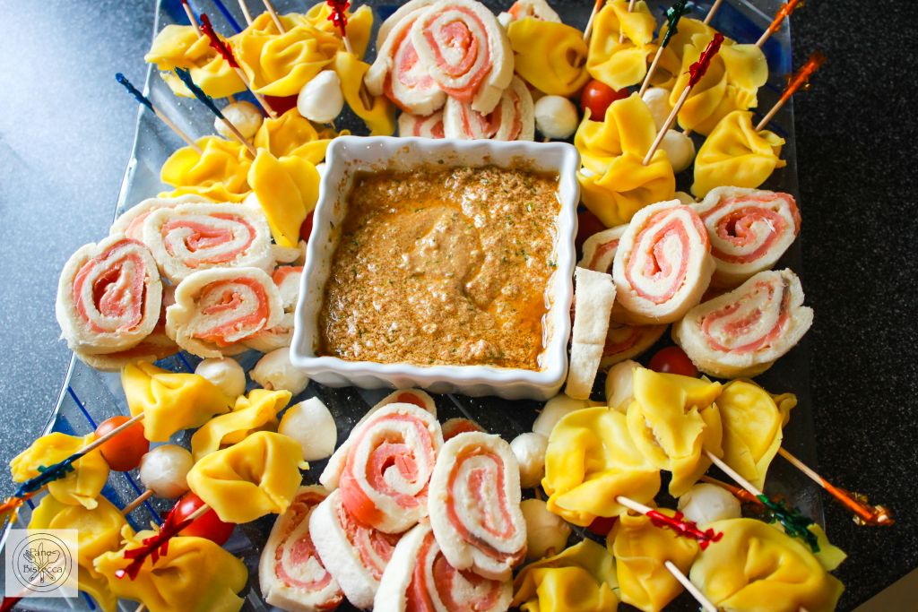 Tortellini Spiesschen mit Sauerrahm-Pesto Dip