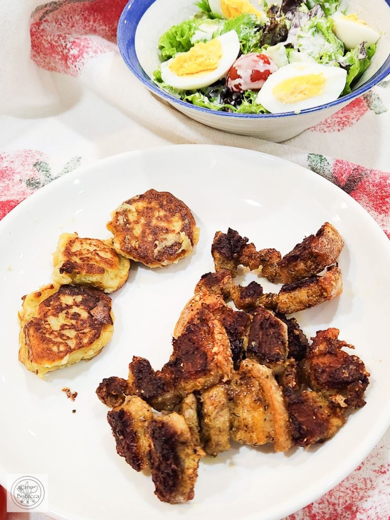 Gegrillter Schweinebauch mit Kartoffelpuffer