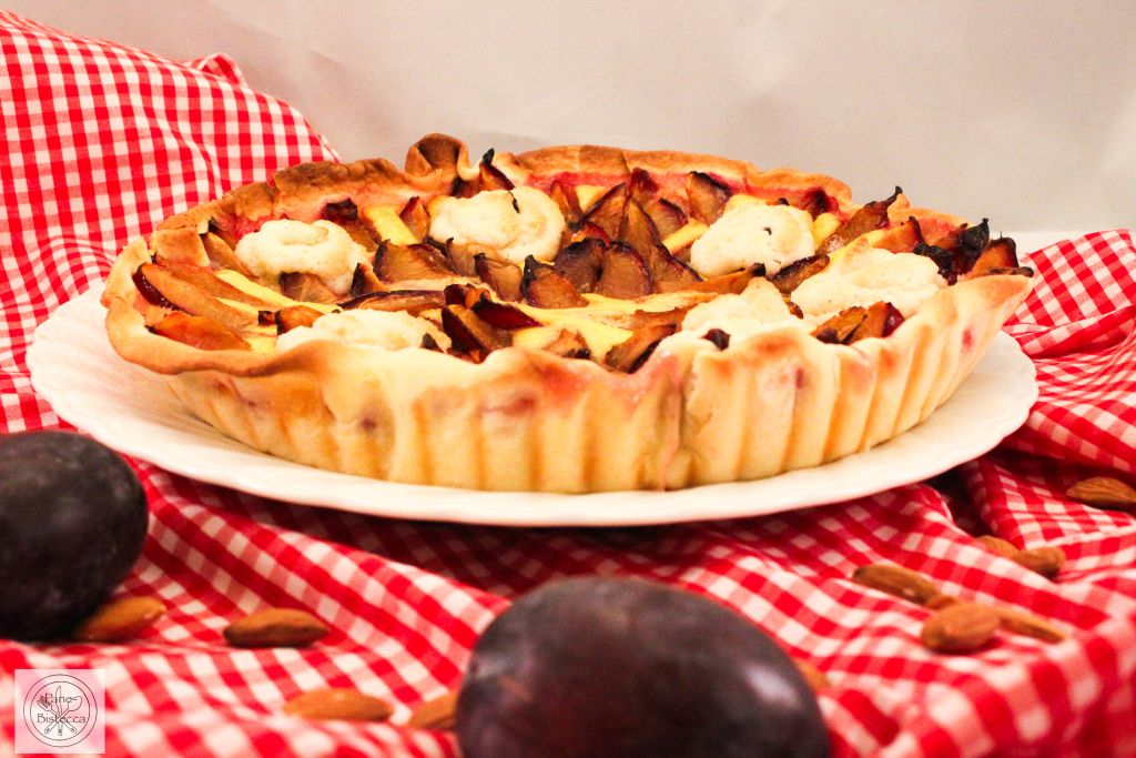 Pflaumenkuchen mit Mandelbaiser-Tupfen
