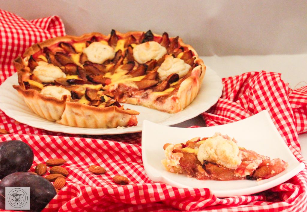 Pflaumenkuchen mit Mandelbaiser-Tupfen