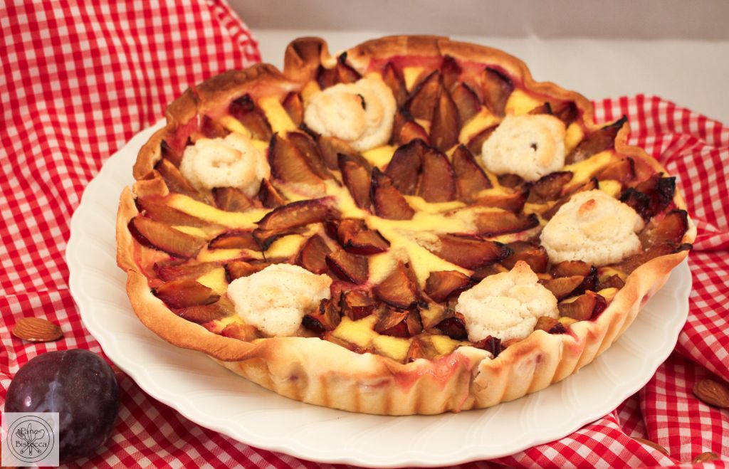 Pflaumenkuchen mit Mandelbaiser-Tupfen