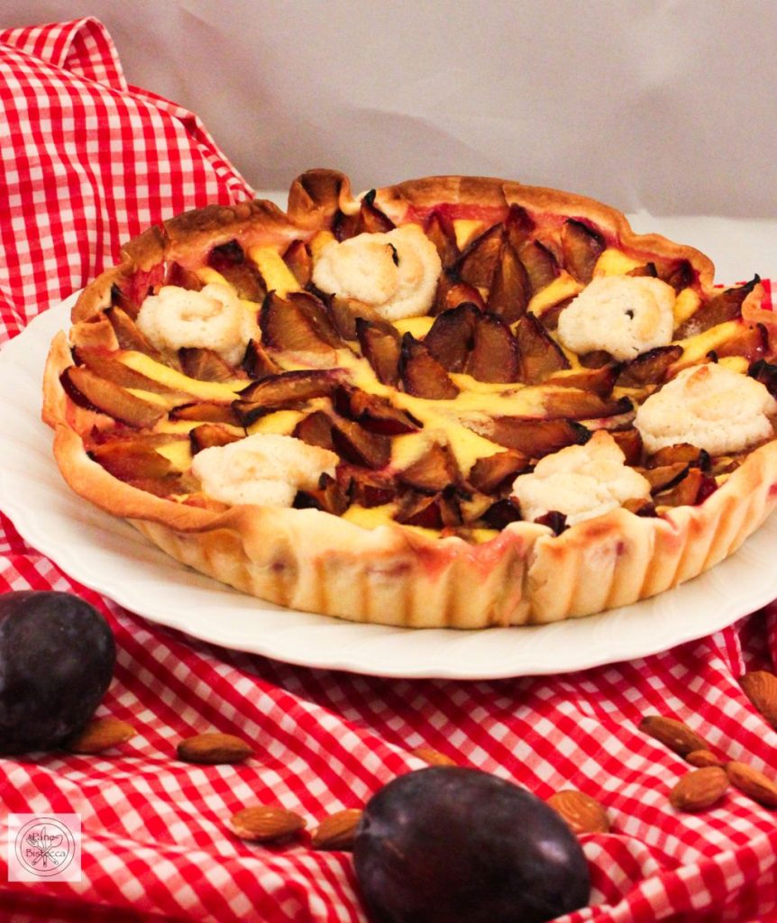 Pflaumenkuchen mit Mandelbaiser-Tupfen