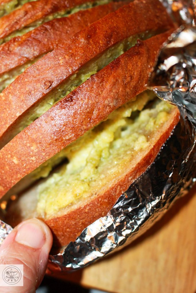 Selbstgemachtes Kräuter - Käse Brot