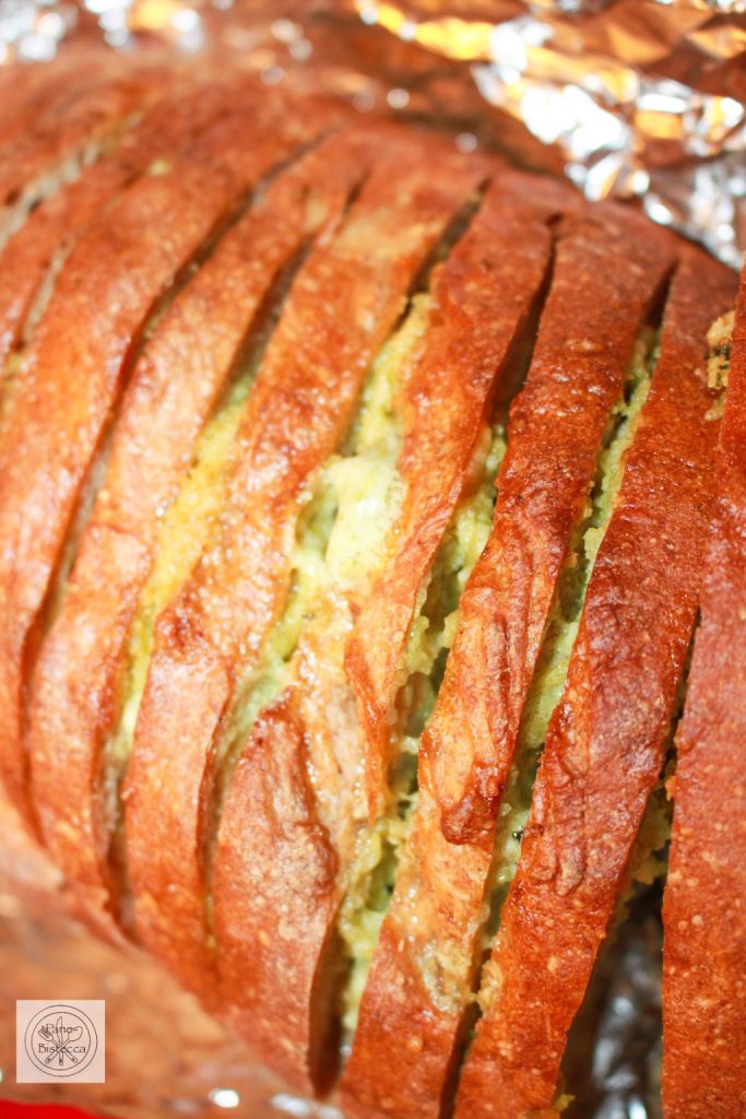 Selbstgemachtes Kräuter - Käse Brot