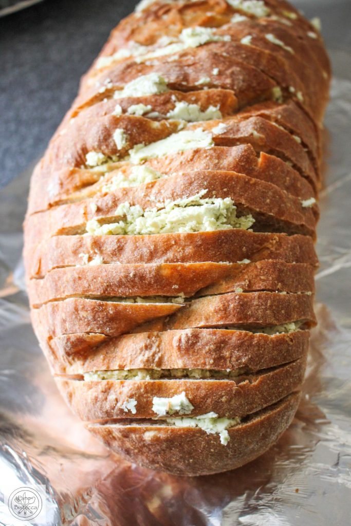 Selbstgemachtes Kräuter - Käse Brot