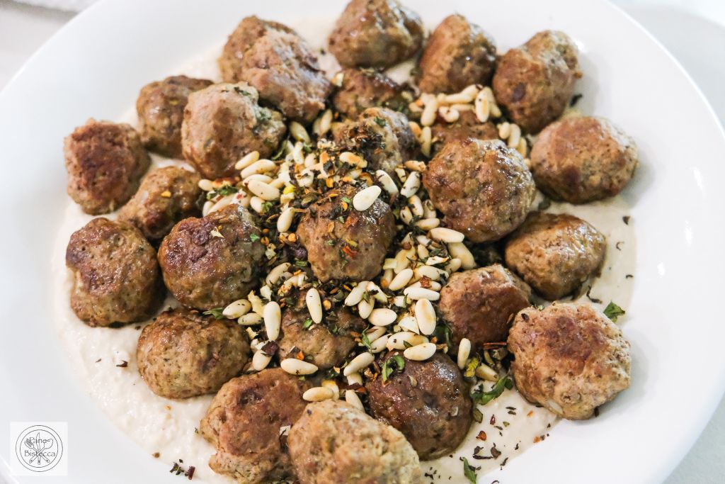 Türkische Köftes mit Cannellini Bohnen Püree
